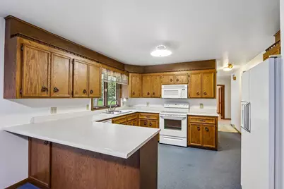 685  Oak Dr, Jefferson, WI 53549 - Photo 9