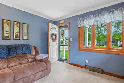 915 S 91st St, West Allis, WI 53214 - Photo 15