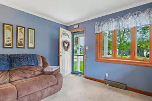915 S 91st St, West Allis, WI 53214 - Photo 15
