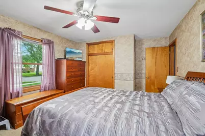 915 S 91st St, West Allis, WI 53214 - Photo 17