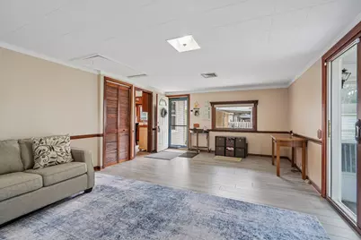 915 S 91st St, West Allis, WI 53214 - Photo 9