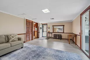 915 S 91st St, West Allis, WI 53214 - Photo 9