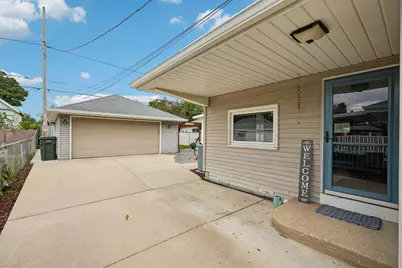 915 S 91st St, West Allis, WI 53214 - Photo 35