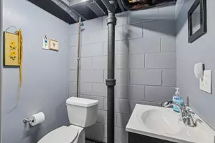 915 S 91st St, West Allis, WI 53214 - Photo 29
