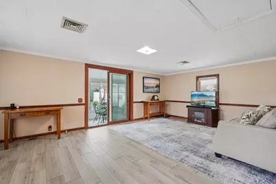 915 S 91st St, West Allis, WI 53214 - Photo 7