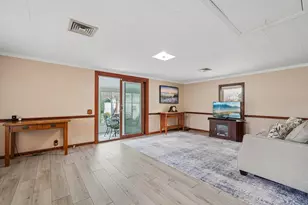 915 S 91st St, West Allis, WI 53214 - Photo 7