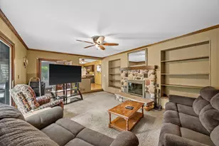 N10W27463 Rolling Ridge Ct, Pewaukee, WI 53188 - Photo 7