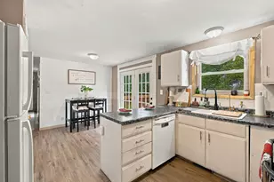 942 Wheelock Ave, Hartford, WI 53027 - Photo 9