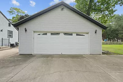 2735  Fox Grove Dr, Racine, WI 53185 - Photo 3