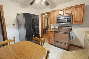 2735 Fox Grove Dr, Racine, WI 53185 - Photo 9