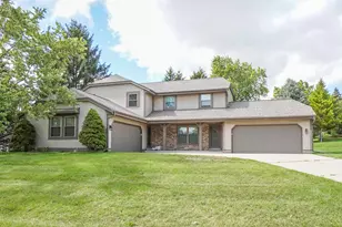 399 Willow Grove Dr, Pewaukee, WI 53072 - Photo 1