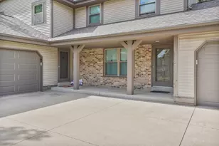 399 Willow Grove Dr, Pewaukee, WI 53072 - Photo 3