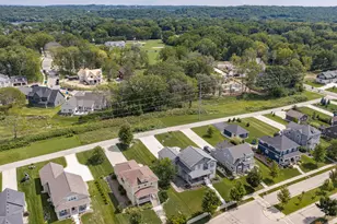 466 Bleeker St, Delafield, WI 53018 - Photo 3