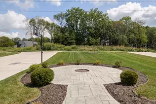 466 Bleeker St, Delafield, WI 53018 - Photo 47