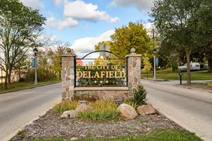 466 Bleeker St, Delafield, WI 53018 - Photo 53