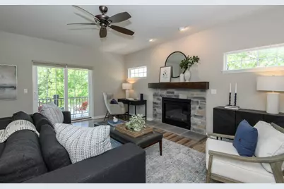 466  Bleeker St, Delafield, WI 53018 - Photo 13