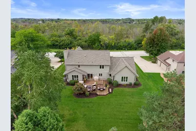 W163N7576  Tamarack Trl, Menomonee Falls, WI 53051 - Photo 5