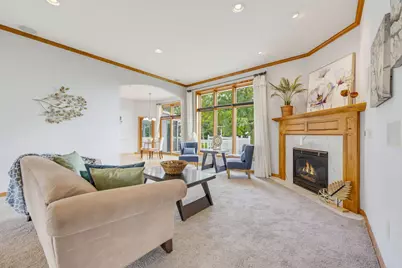 2135  Deer Path, Waukesha, WI 53189 - Photo 9