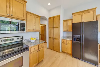 2135  Deer Path, Waukesha, WI 53189 - Photo 13
