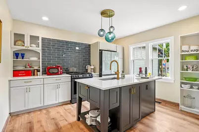 1952 N Warren Ave, Milwaukee, WI 53202 - Photo 21