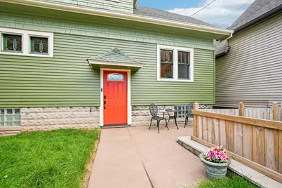 1952 N Warren Ave, Milwaukee, WI 53202 - Photo 5