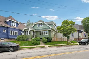 1952 N Warren Ave, Milwaukee, WI 53202 - Photo 35