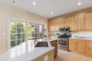 2010 E Windsor Pl, Milwaukee, WI 53202 - Photo 23