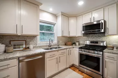 3278 N 106th St, Wauwatosa, WI 53222 - Photo 9