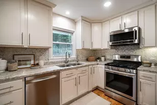 3278 N 106th St, Wauwatosa, WI 53222 - Photo 9