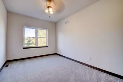 509  Emerald Pt Pt #16, Kewaskum, WI 53040 - Photo 7