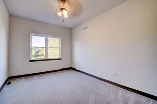 509 Emerald Point, Kewaskum, WI 53040 - Photo 7