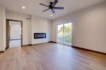 509  Emerald Pt Pt #16, Kewaskum, WI 53040 - Photo 5