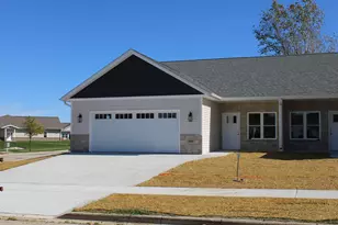 509 Emerald Point, Kewaskum, WI 53040 - Photo 1