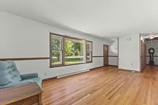 N84W19255 Menomonee Ave, Menomonee Falls, WI 53051 - Photo 9
