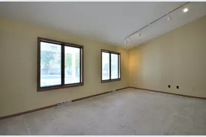 2844  Apache Pass, Waukesha, WI 53188 - Photo 7