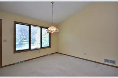 2844  Apache Pass, Waukesha, WI 53188 - Photo 11