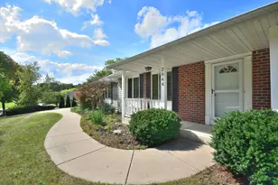 2844 Apache Pass, Waukesha, WI 53188 - Photo 3