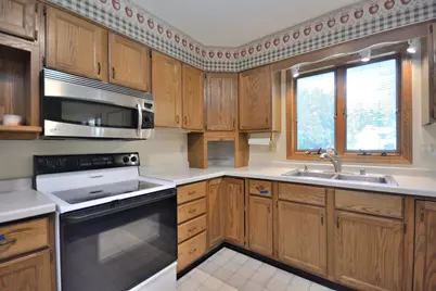 2844  Apache Pass, Waukesha, WI 53188 - Photo 13