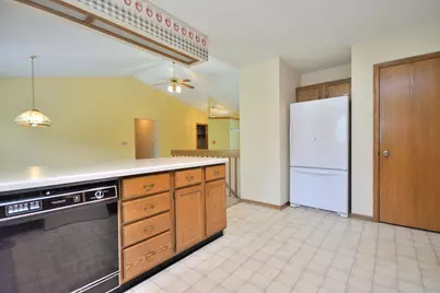 2844  Apache Pass, Waukesha, WI 53188 - Photo 15