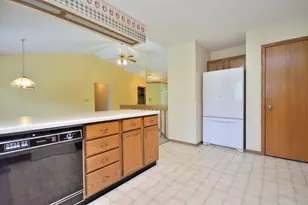 2844 Apache Pass, Waukesha, WI 53188 - Photo 15