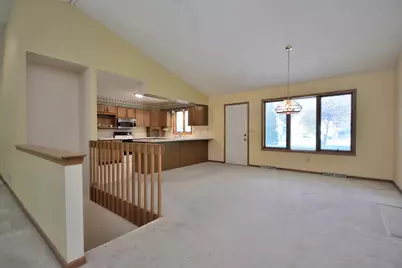 2844  Apache Pass, Waukesha, WI 53188 - Photo 9