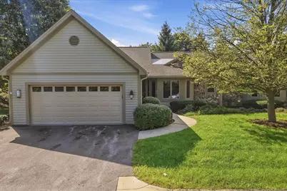 315  Oak Ridge Dr, Hartland, WI 53029 - Photo 1