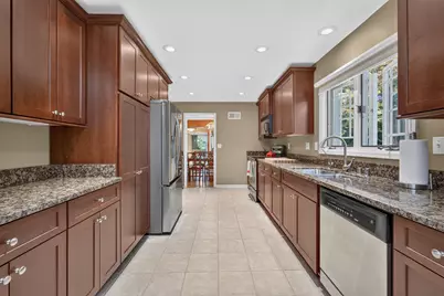 6717 N Holly Ct, Fox Point, WI 53217 - Photo 13