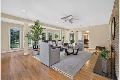 6717 N Holly Ct, Fox Point, WI 53217 - Photo 5