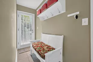 6717 N Holly Ct, Fox Point, WI 53217 - Photo 17