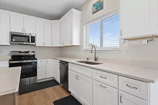 1377 Scotsland Ln, Oconomowoc, WI 53066 - Photo 21