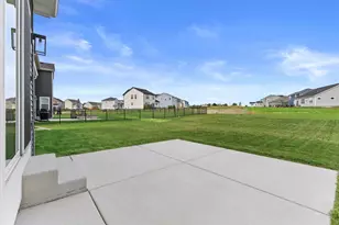 1377 Scotsland Ln, Oconomowoc, WI 53066 - Photo 9
