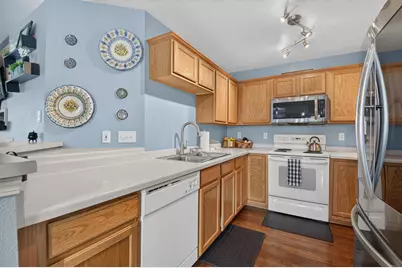 9375 S Cobblestone Way #H, Franklin, WI 53132 - Photo 5