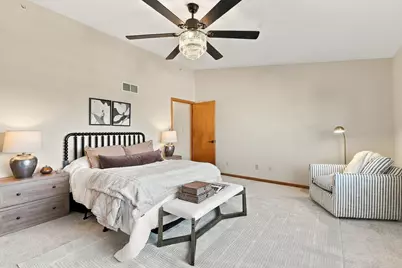 10180 W Whitnall Edge Cir #C, Franklin, WI 53132 - Photo 9