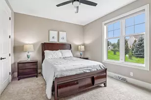 W248N2175 Kettle Cove Ct, Pewaukee, WI 53072 - Photo 33